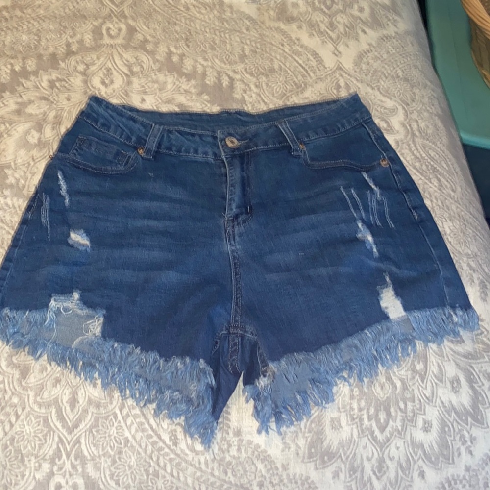 Brand new denim shorts size med.